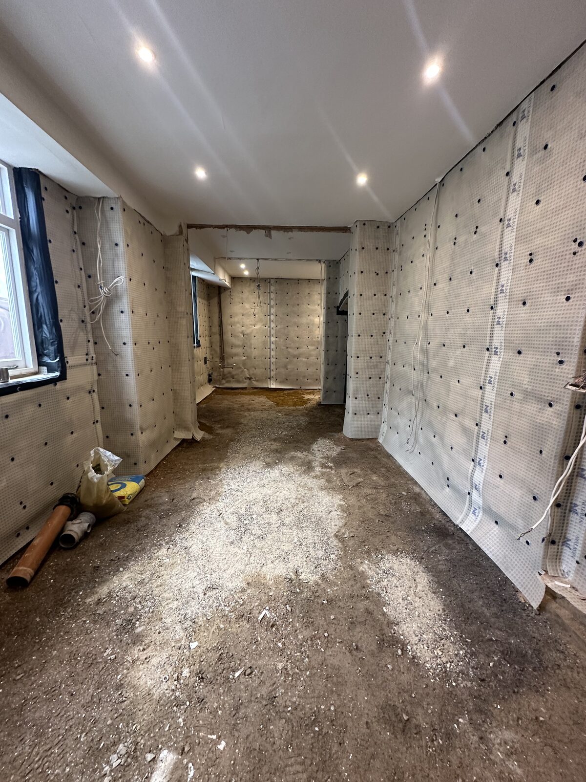 Full basement membrane installation with floor DPM