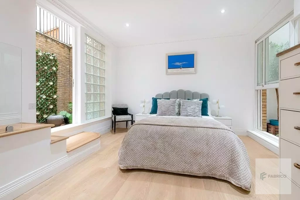 Mayfair W1H refurbishment by Fabrico